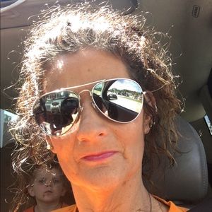 Meet your Posher, Dena